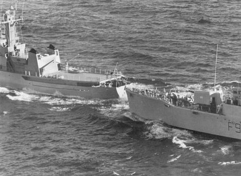 Ásigling breska herskipsins Lincolns á varðskipið Ægi, 22. september 1973, í deilunni um útfærslu fiskveiðilögsögunnar í 50 mílur.