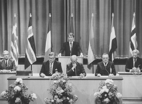 Viðræður um aðild Íslands að EFTA, mars 1970. F.v.: Einar Benediktsson, deildarstjóri (síðar sendiherra), Gylfi Þ. Gíslason viðskiptaráðherra og Þórhallur Ásgeirsson ráðuneytisstjóri viðskiptaráðuneytisins.