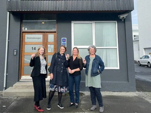 Húsnæðið afhent. F.v. Julie Ingham frá Sjávarútvegsskólanum, Nína Björk Jónsdóttir, forstöðumaður GRÓ, Guðfinna Benediktsdóttir, stjórnarformaður G14 ehf. og Vigdís Harðardóttir frá Jarðhitaskólanum.