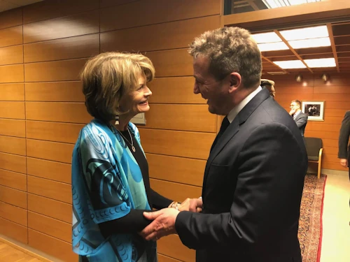 Ráðherra ásamt Lisu Murkowski, öldungardeildarþingmanni frá Alaska