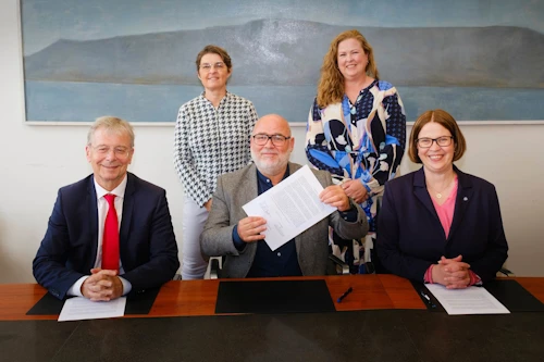 Jón Atli Benediktsson, rektor Háskóla Íslands, Logi Einarsson menningar-, nýsköpunar- og háskólaráðherra, Jóna Árný Þórðardóttir, bæjarstjóri Fjarðabyggðar, Kolbrún Pálsdóttir forseti menntavísindasvið Háskóla Íslands og Sæunn Stefánsdóttir sviðsstjóri þróunarsviðs Háskóla Íslands.