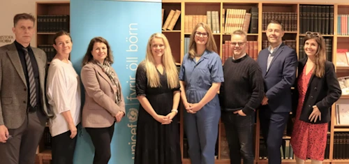 Á myndinni eru meðlimir í stjórn UNICEF á Íslandi: Hjörleifur Pálsson, Guðrún Hálfdánardóttir, Tatjana Latinovic, Edda Hermannsdóttir, formaður stjórnar, Birna Þórarinsdóttir, framkvæmdastjóri, Gunnar Helgason, Jón Magnús Kristjánsson og Auður Tinna Aðalbjarnardóttir. Á myndina vantar Jökul Inga Þorvaldsson, Guðrúnu Pétursdóttur og Hjördísi Freyju Kjartansdóttur.