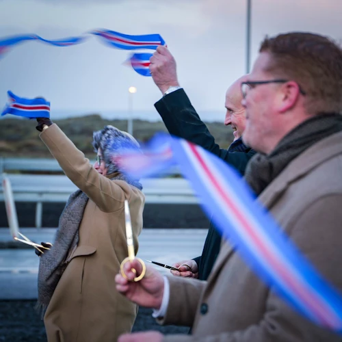 Við opnun nýs tvöfalds vegarkafla á Reykjanesbraut.