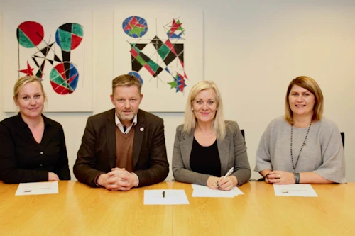 Frá vinstri: Þorbjörg Sigríður Gunnlaugsdóttir, aðstoðarmaður ráðherra, Þorsteinn Víglundson ráðherra, Rakel Sveinsdóttir formaður FKA og Guðrún Ragnarsdóttir verkefnastjóri Jafnvægisvogarinnar