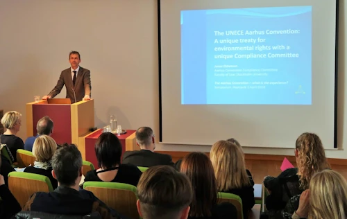 Jonas Ebbesson, formaður eftirlitsnefndar Árósasamningsins, var aðalgestur málþingsins