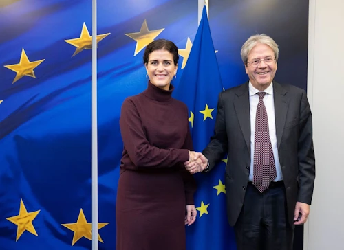 Þórdís Kolbrún ásamt Paolo Gentiloni eftir fund þeirra í Brussel í gær.