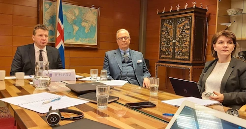 Guðlaugur Þór, Sturla Sigurjónsson ráðuneytisstjóri og Lára Kristín Pálsdóttir sérfræðingur, á fundinum í dag.
