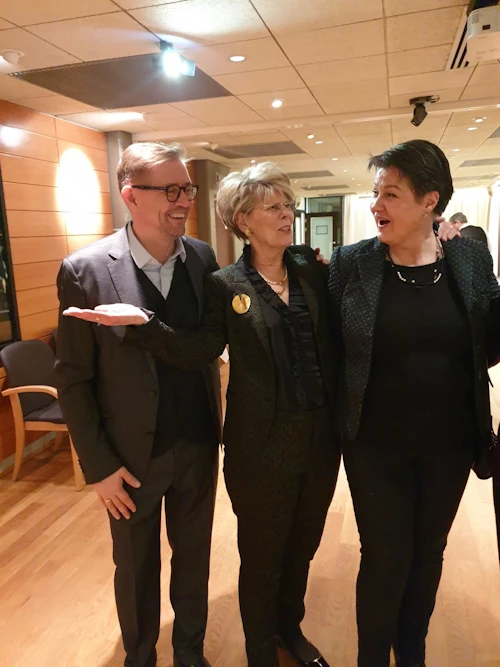 Árni Alvarsson, fyrrum svæðisstjóri Össurar í Singapúr og Sjanghæ, Sigríður Á. Snævarr og Guðný Reimarsdóttir