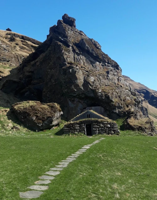 Rútshellir undir Eyjafjöllum.