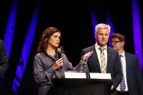 Þórdís Kolbrún og Artis Pabriks á blaðamannafundi varnarmálaráðherra Norðurhópsins
