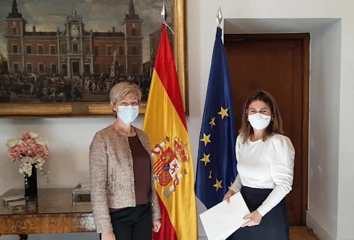 Unnur Orradóttir Ramette, sendiherra, ásamt Maríu Sebastían de Erice de la Peña, prótókollstjóra
