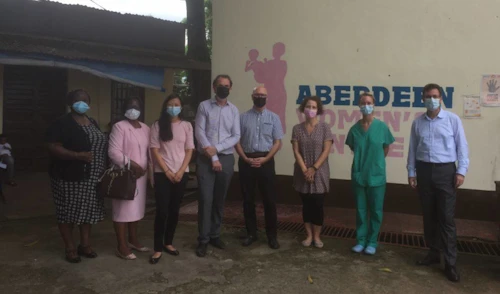 Íslenska sendinefndin og fulltrúar Aberdden Women Centre í Freetown.