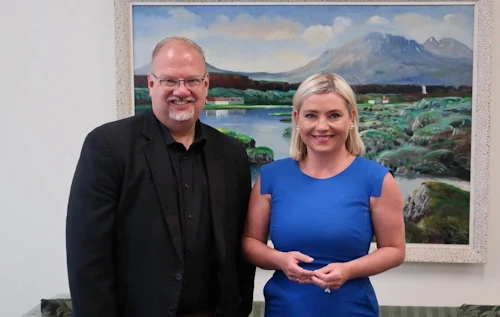 Kelvin Goertzen mennta- og innflytjendamálaráðherra Manitoba og Lilja Alfreðsdóttir mennta- og menningarmálaráðherra.