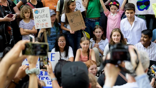 Greta Thunberg fer fyrir ungu fólki sem krefst aðgerða í loftslagsmálum. Ljósmynd: SÞ