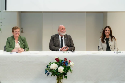 Silja Bára R. Ómarsdóttir, rektor Háskóla Íslands, Logi Einarsson menningar-, nýsköpunar- og háskólaráðherra og Hólmfríður Sveinsdóttir, rektor Háskólans á Hólum.