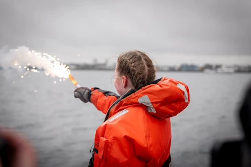 Notkun neyðarblysa kennd í Slysavarnaskóla sjómanna.