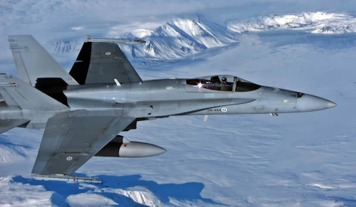 F/A-18 Hornet flugvélar finnska flughersins voru áður á Íslandi 2014, þegar þær tóku þátt í æfingum samhliða loftrýmisgæslu norska flughersins.