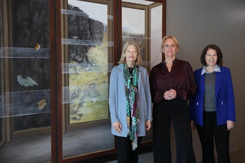 Þorgerður Katrín Gunnarsdóttir, utanríkisráðherra, ásamt bandarísku öldungadeildarþingkonunum Catherine Cortez-Masto og Lisa Murkowski