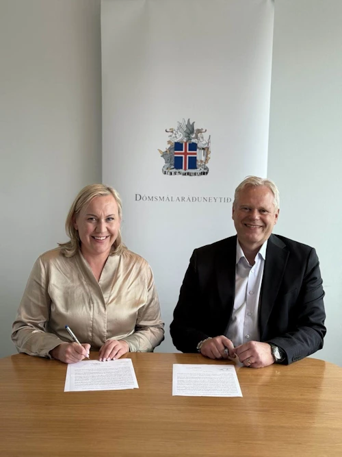 Þorbjörg S. Gunnlaugsdóttir dómsmálaráðherra og Ingvar Stefánsson framkvæmdastjóri Kirkjugarða Reykjavíkur