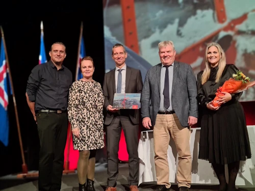 Starfsfólk Samgöngustofu við afhendingu Áttavitans. F.v.: Gunnar Geir Gunnarsson, Kristín Helga Markúsdóttir, Jón Gunnar Jónsson, Sigurður Ingi Jóhannsson og Hildur Guðjónsdóttir.