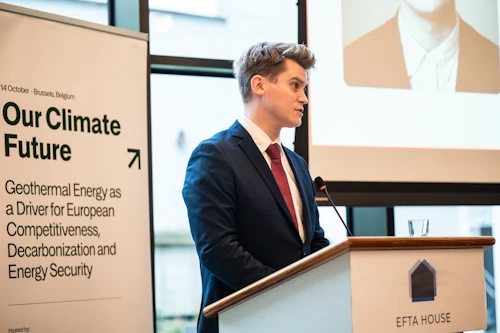 Jóhann Páll Jóhannsson, umhverfis-, orku- og loftslagsráðherra, flytur ávarp á viðburðinum Our Climate Future í Brussel.