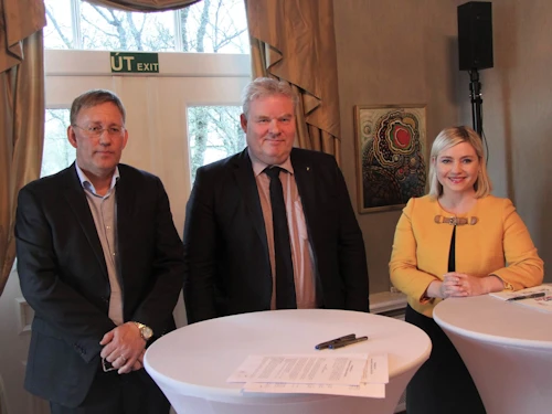 Eggert Kjartansson, formaður stjórnar SSV, Sigurður Ingi Jóhannsson, samgöngu- og sveitarstjórnarráðherra, og Lilja Alfreðsdóttir, mennta- og menningarmálaráðherra.