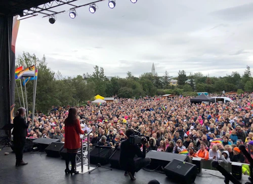 Forsætisráðherra ávarpar gesti Gleðigöngunnar