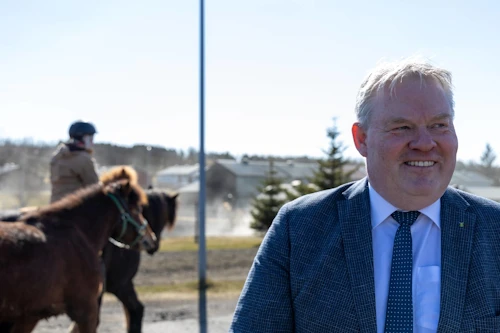 Sigurður Ingi Jóhannsson, samgöngu- og sveitarstjórnarráðherra, var viðstaddur undirritun sáttmála milli hestafólks og annarra vegfarenda um umferðaröryggi.