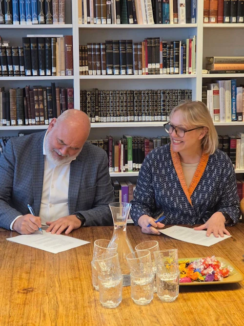 Logi Einarsson ráðherra og Arndís Bergsdóttir  framkvæmdastýra Reykjavíkurakademíunnar.