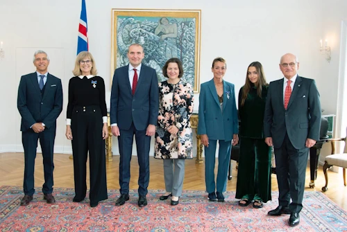 Ræðismenn Íslands í Barcelona, Sol Daurella Comadrán og Astrid Helgadóttir, ásamt fjölskyldum sínum og forsetahjónunum.
