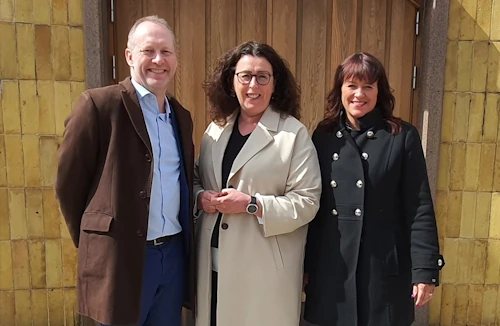 Guðmundur Ingi Guðbrandsson, félags- og vinnumarkaðsráðherra, Veronica Thörnroos, formaður landsstjórnar Álandseyja, og Annette Holmberg-Jansson, samstarfsráðherra Álandseyja og félags- og heilbrigðisráðherra.