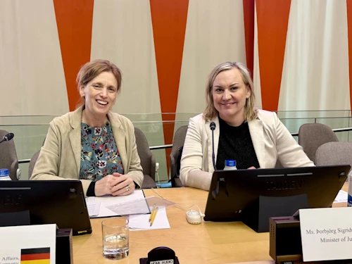 Karin Prien ráðherra mennta-, fjölskyldu-, öldrunar-, kvenna- og ungmennamála í Þýskalandi ásamt Þorbjörgu S. Gunnlaugsdóttur dómsmálaráðherra