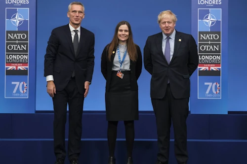 Katrín Jakobsdóttir ásamt Jens Stoltenberg framkvæmdastjóra Atlantshafsbandalagsins og Boris Johnson forsætisráðherra Bretlands