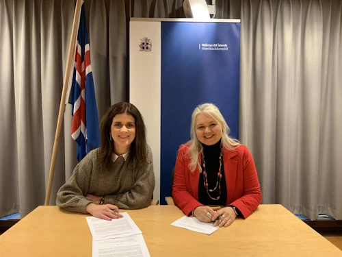 Þórdís Kolbrún Reykfjörð Gylfadóttir utanríkisráðherra og Erna Reynisdóttir, framkvæmdastjóri Barnaheilla - Save the Children á Íslandi.