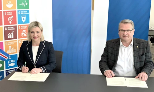 Lilja Alfreðsdóttir mennta- og menningarmálaráðherra og Lárus Blöndal forseti ÍSÍ. 