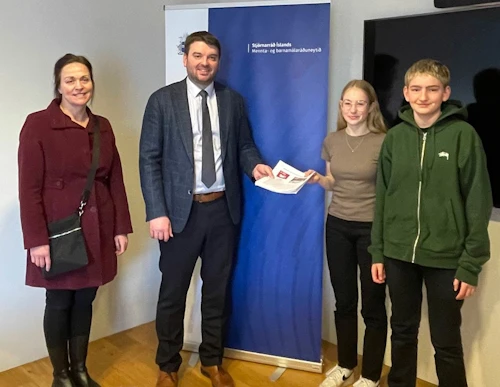 Kristrún María Heiðberg, verkefnastjóri UNESCO-skóla á Íslandi, Ásmundur Einar Daðason, mennta- og barnamálaráðherra, Íris Sævarsdóttir og Þröstur Flóki Klemensson frá Ungmennaráði heimsmarkmiða Sameinuðu þjóðanna