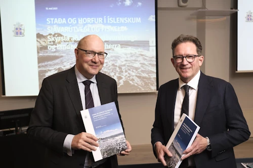 Kristján Þór Júlíusson, sjávarútvegs- og landbúnaðaráðherra og Sveinn Agnarsson, prófessor við viðskiptafræðideild HÍ og ritstjóri skýrslunnar