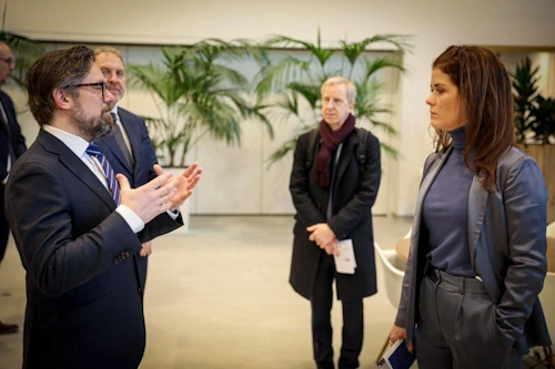 Þórdís Kolbrún skoðaði EFTA-húsið, hér er hún með Andra Lútherssyni, aðstoðarfrkvstj. EFTA.