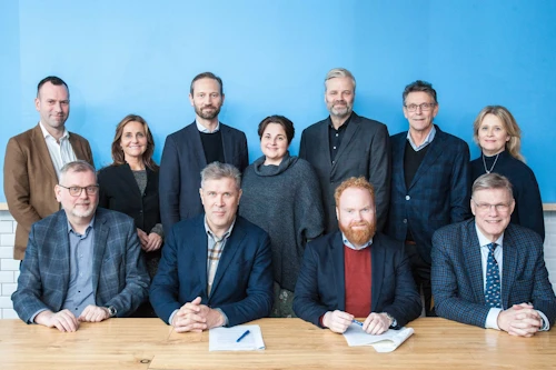 Bjarni Benediktsson og Davíð Þorláksson undirrituðu samkomulagið að viðstaddri stjórn Betri samgangna, fulltrúum sveitarfélaga og ráðuneytis og starfsmönnum Betri samgangna.