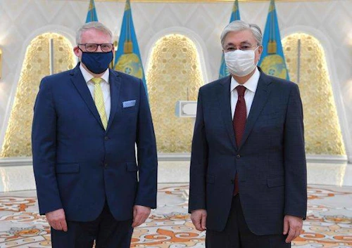 Árni Þór Sigurðsson sendiherra og Kassym-Jomart Tokayev, forseti Kasakstan 