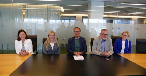 Ingibjörg K. Þorsteinsdóttir, Kristín Heimisdóttir, Willum Þór Þórsson, Sigurður Helgi Helgason og Guðlaug Björnsdóttir við undirritun samningsins