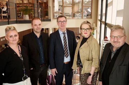 Heilbrigðisráðherra ásamt fulltrúum samningsaðila