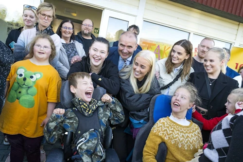 Mikil gleði var við opnunarathöfnina í dag og gestir stilltu sér upp með Guðna Th. Jóhannessyni, forseta Íslands.