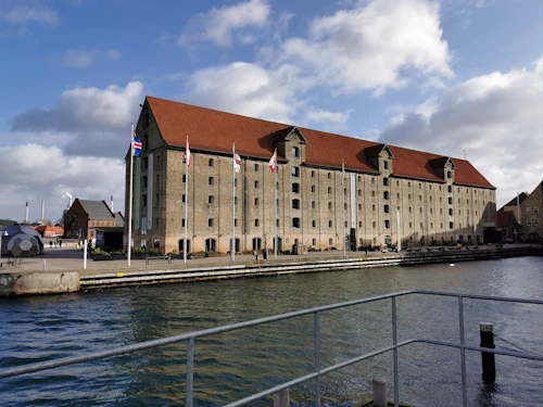 Sendiráð Íslands við Norðurbryggju í Kaupmannahöfn. Húsið var reist á 18. öld.