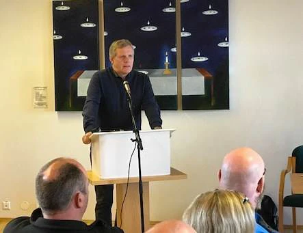 Jón Gunnarsson samgöngu- og sveitarstjórnarráðherra fjallaði um helstu samgönguframkvæmdir á Austurlandi á fundi á Reyðafirði.