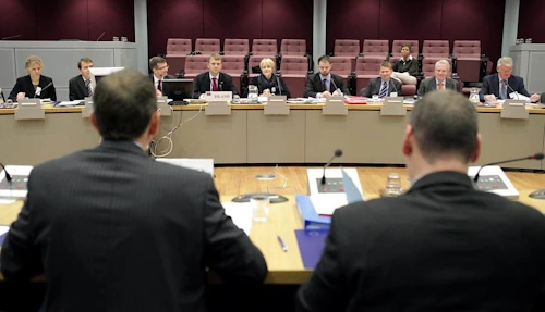 Mynd tekin á fundi milli Íslands og Evrópusambandsins árið 2010