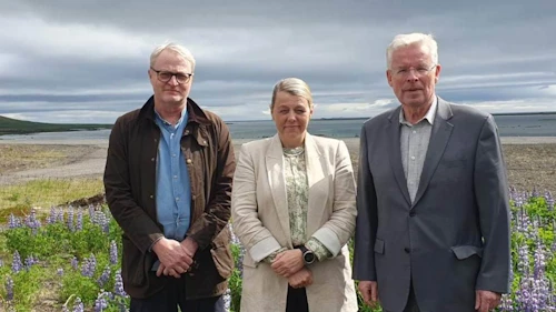 Starfshópurinn f.v.: Jón Árnason, forseti bæjarstjórnar í Vesturbyggð, Arna Lára Jónsdóttir, bæjarstjóri Ísafjarðarbæjar og Einar K. Guðfinnsson, formaður hópsins.