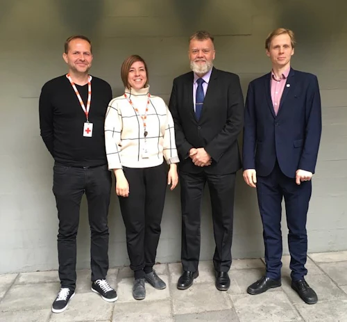 Fulltrúar Rauða krossins á Íslandi og fulltrúar utanríkisráðuneytisins eftir undirritun samningsins, t.f.v. Atli Viðar Thorstensen, Sólrún María Ólafsdóttir, Vilhjálmur Wiium og Ágúst Már Ágústsson.