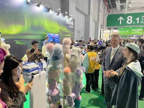 Visiting Icelandic Stand
