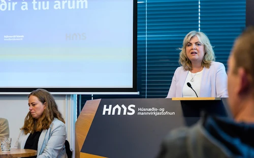 Aldís Hafsteinsdóttir, formaður Sambands íslenskra sveitarfélaga, kynnir rammasamninginn á kynningarfundi hjá HMS í dag.